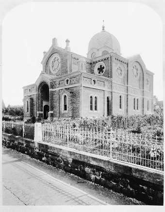 Die Synagoge an der Freihofstraße nach der Einweihung. Aufnahme von 1881.